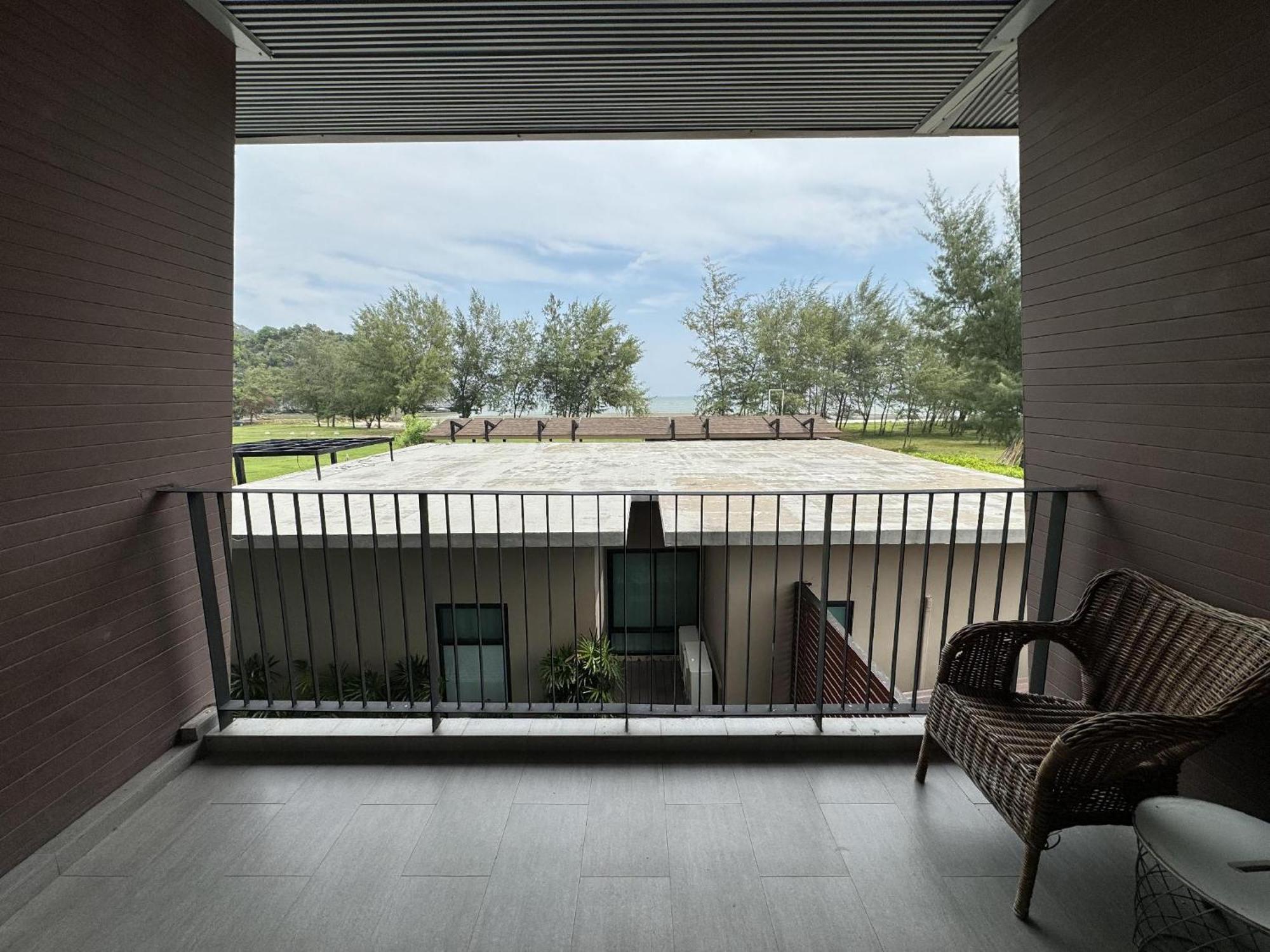 La Isla Pranburi Beach Resort Sam Roi Yot Bagian luar foto