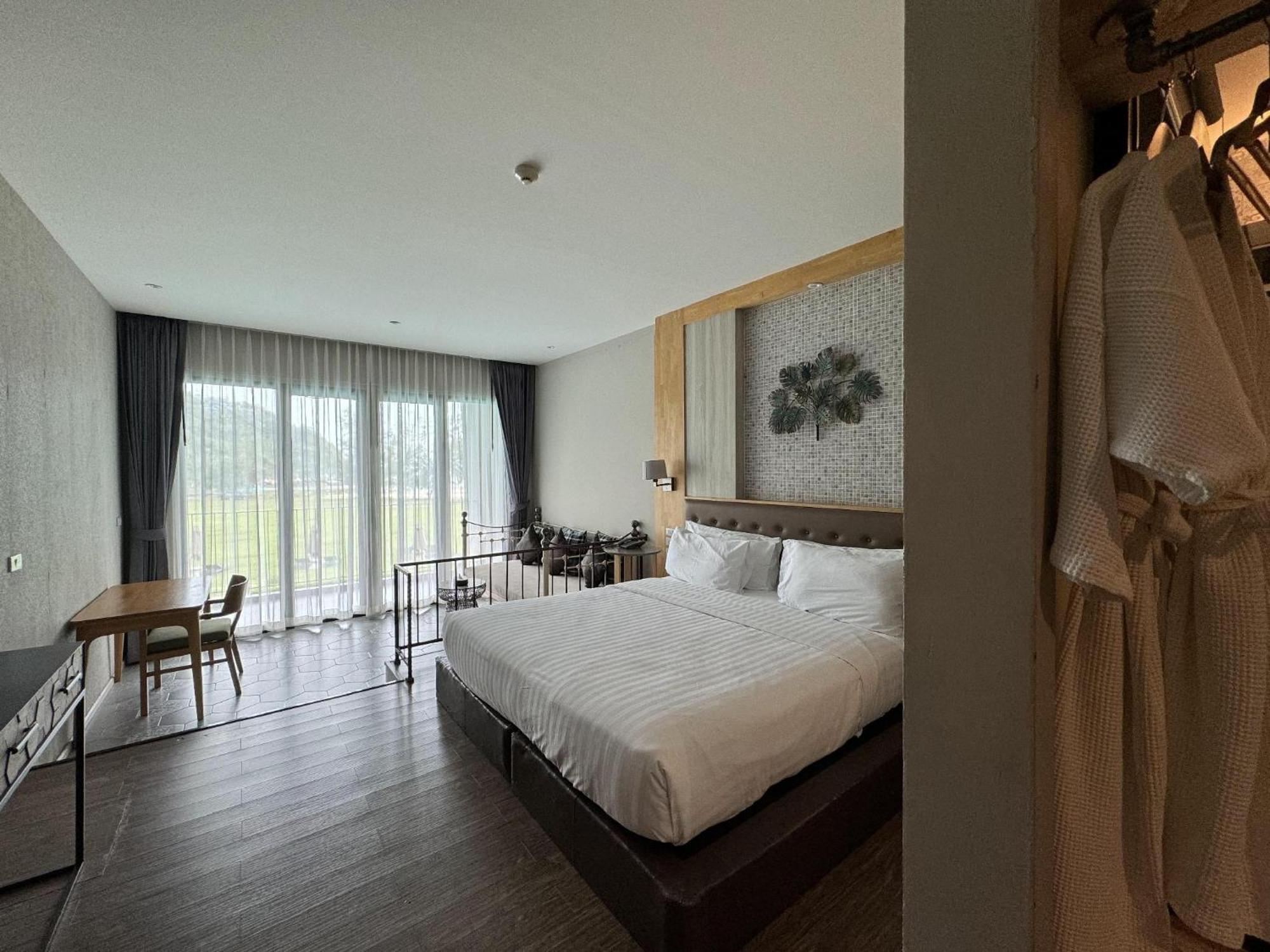 La Isla Pranburi Beach Resort Sam Roi Yot Bagian luar foto