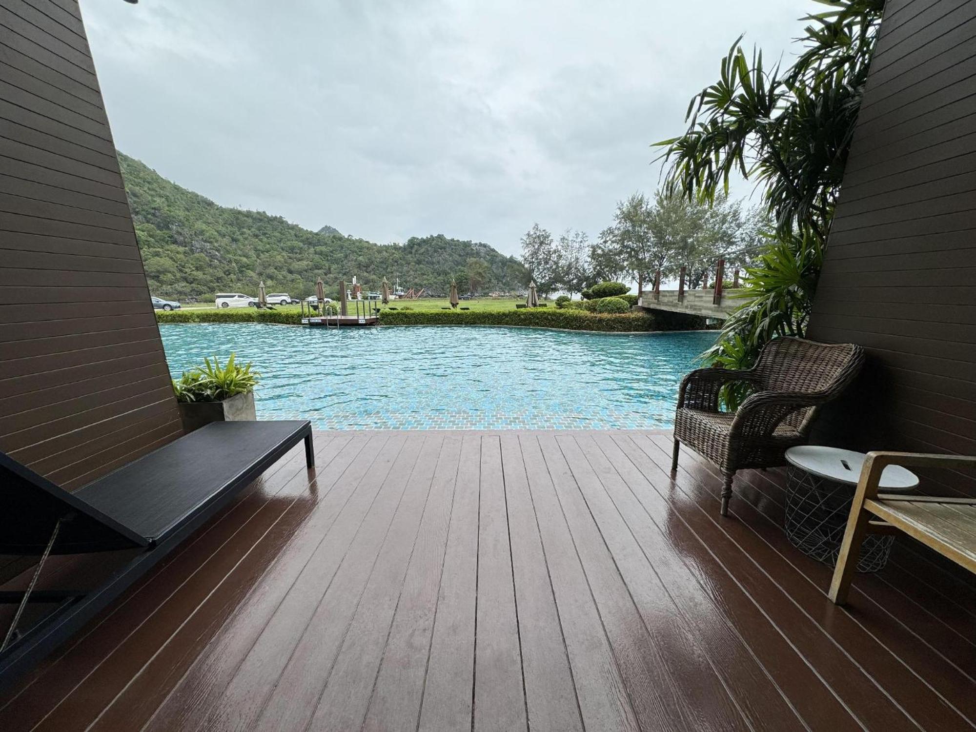La Isla Pranburi Beach Resort Sam Roi Yot Bagian luar foto