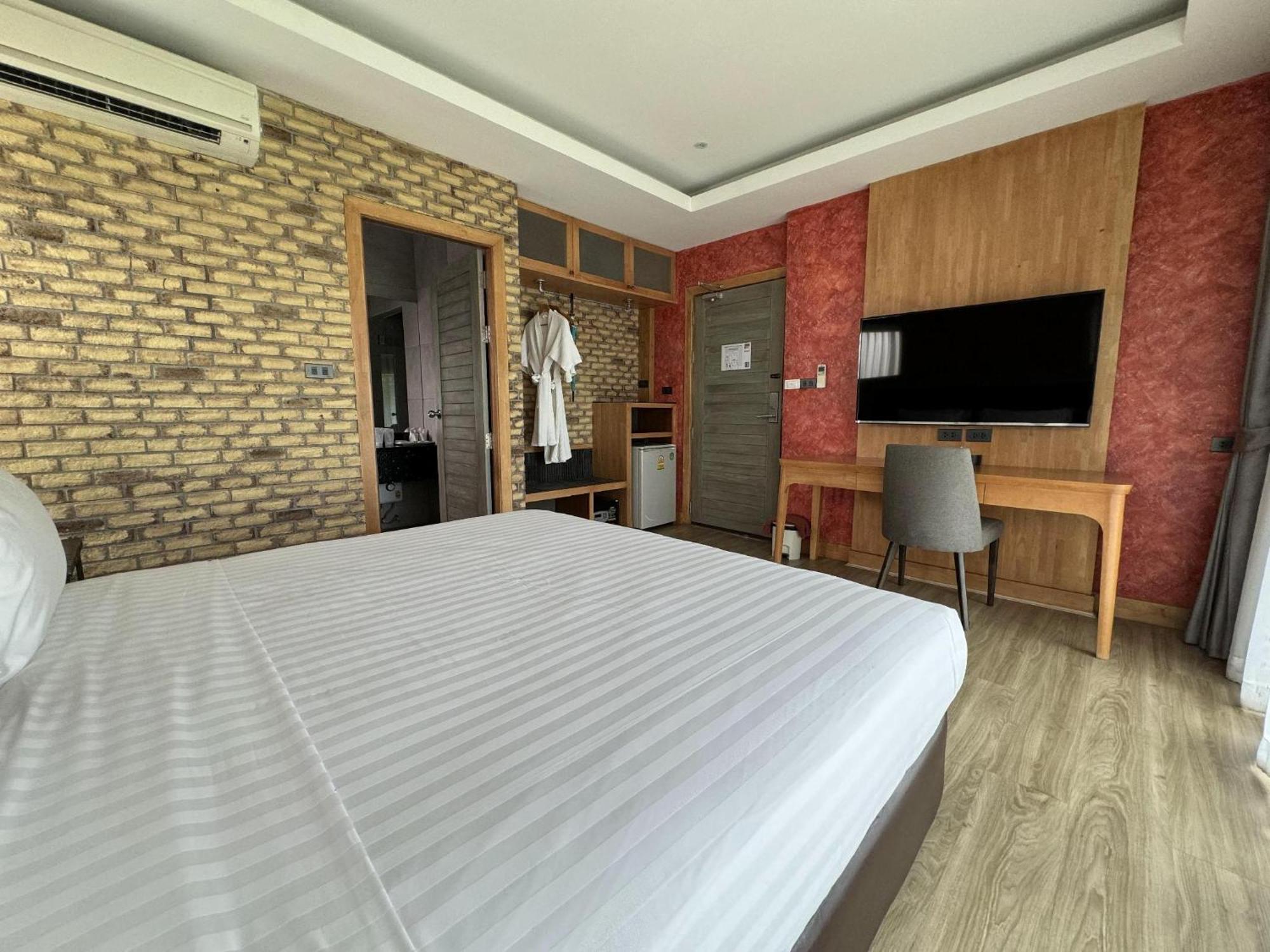 La Isla Pranburi Beach Resort Sam Roi Yot Bagian luar foto