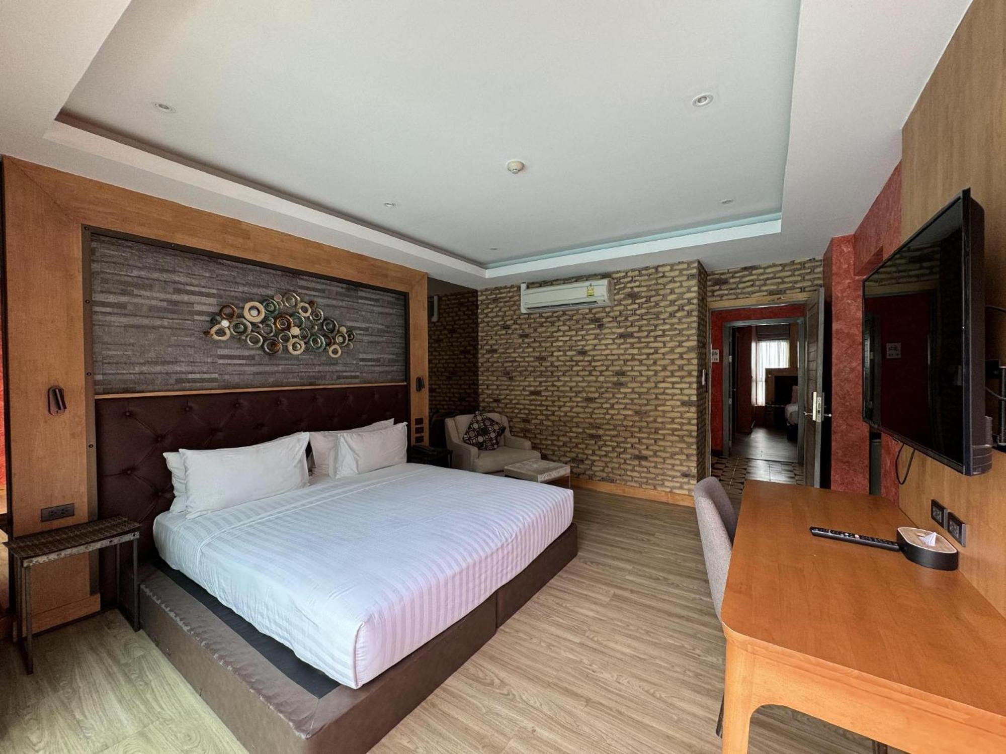 La Isla Pranburi Beach Resort Sam Roi Yot Bagian luar foto