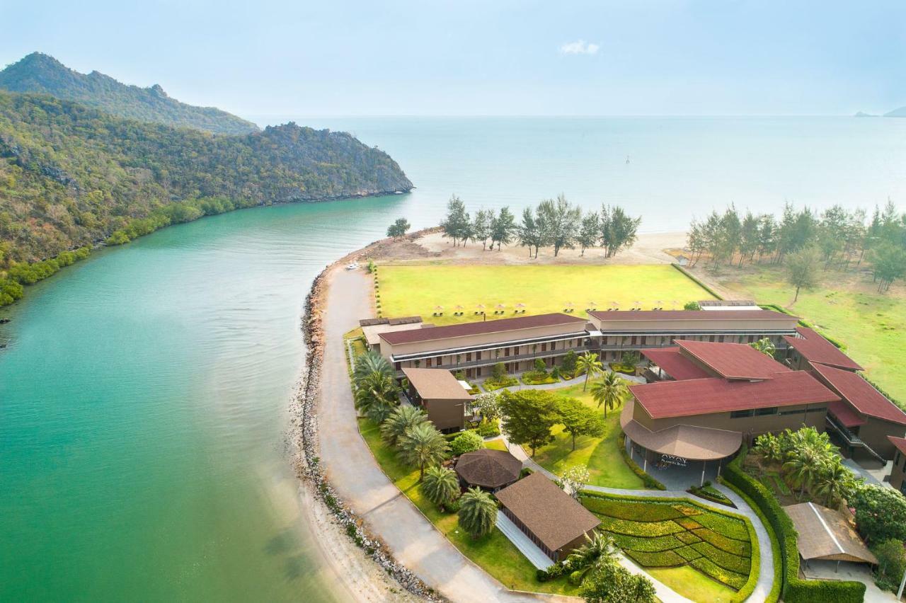 La Isla Pranburi Beach Resort Sam Roi Yot Bagian luar foto